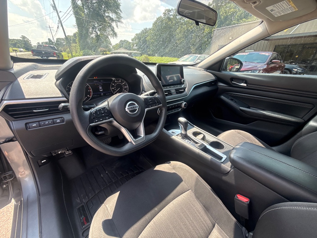 2020 Nissan Altima - $10,200