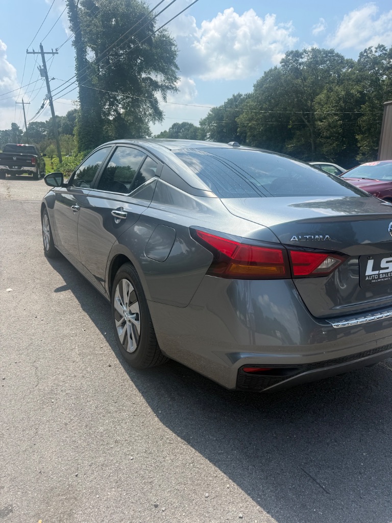 2020 Nissan Altima - $10,200
