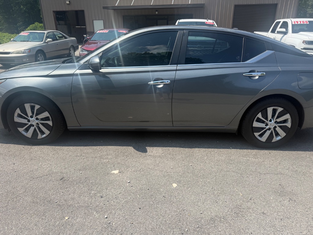 2020 Nissan Altima - $10,200