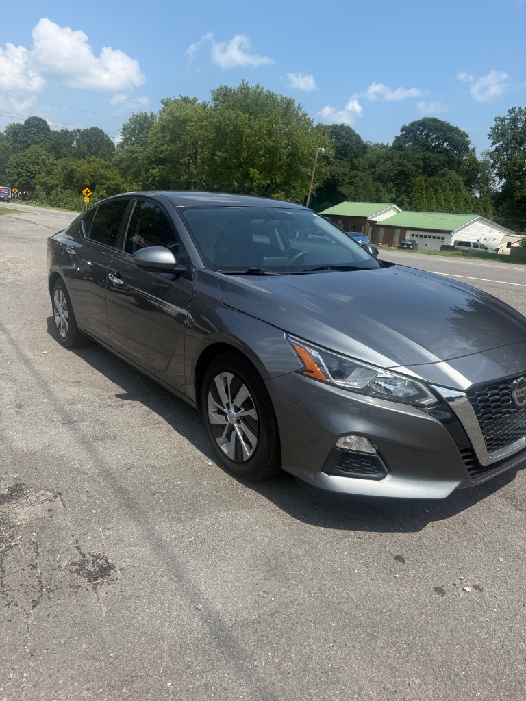 2020 Nissan Altima - $10,200