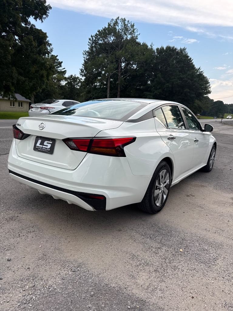 2022 Nissan Altima - $10,800