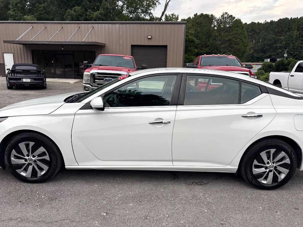 2022 Nissan Altima - $10,800