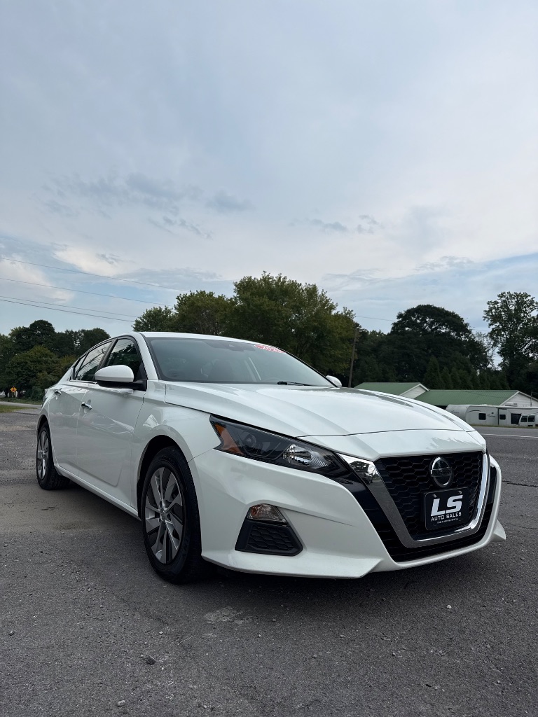 2022 Nissan Altima - $10,800