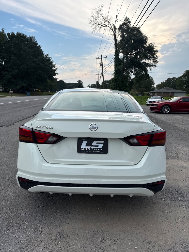 2022 Nissan Altima - $10,800