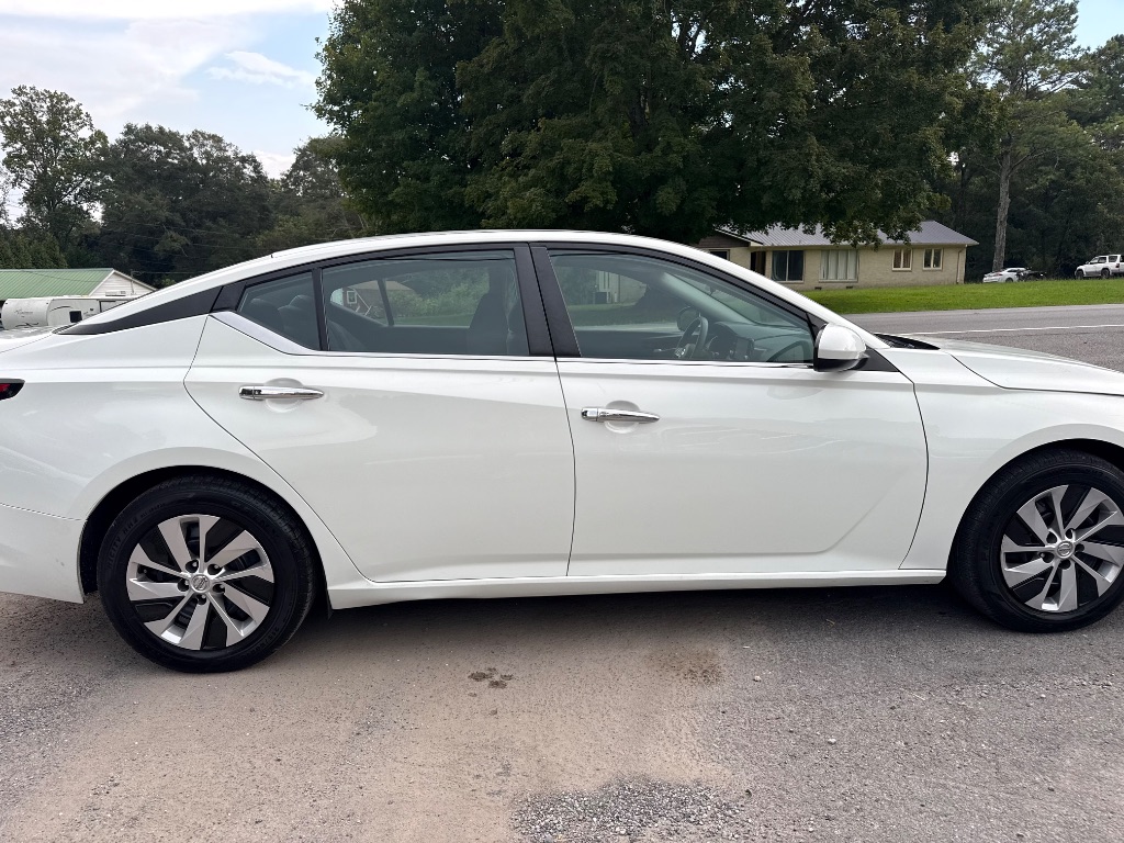 2022 Nissan Altima - $10,800