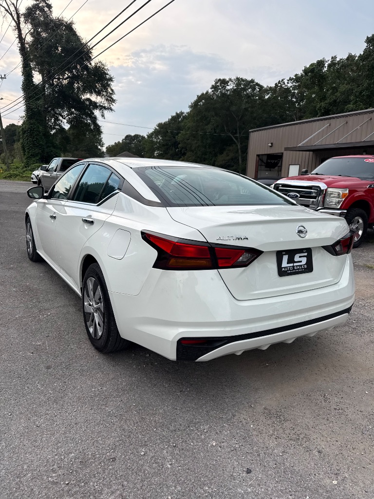 2022 Nissan Altima - $10,800
