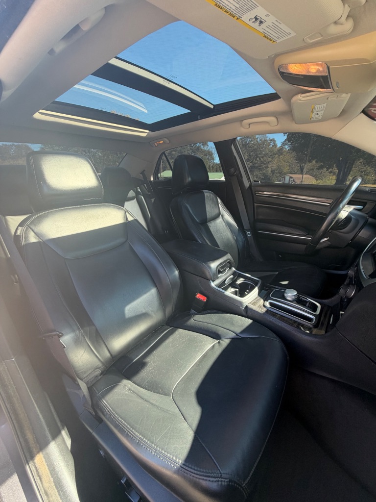 2016 Chrysler 300 - $9,000