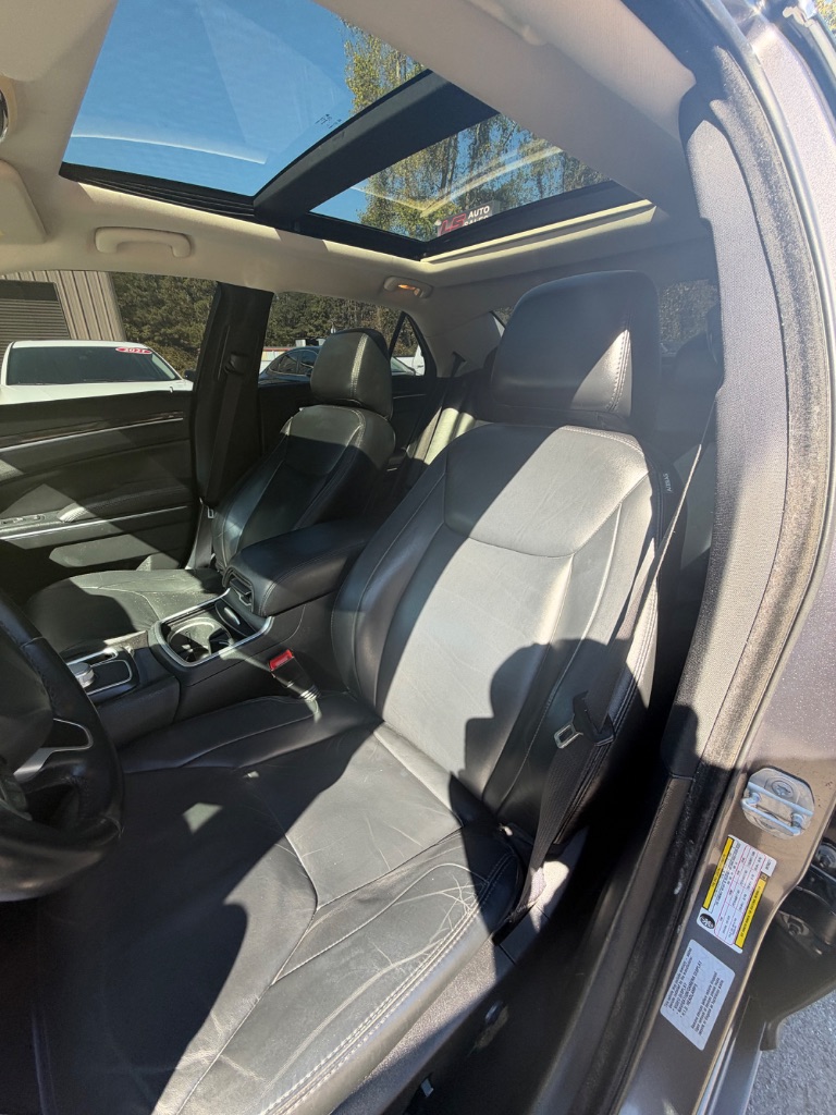 2016 Chrysler 300 - $9,000