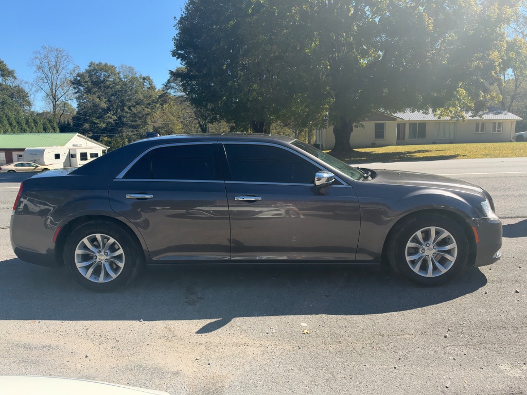 2016 Chrysler 300 - $9,000