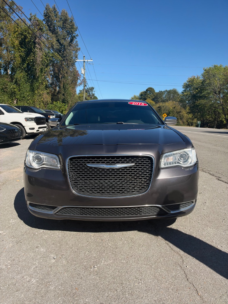 2016 Chrysler 300 - $9,000