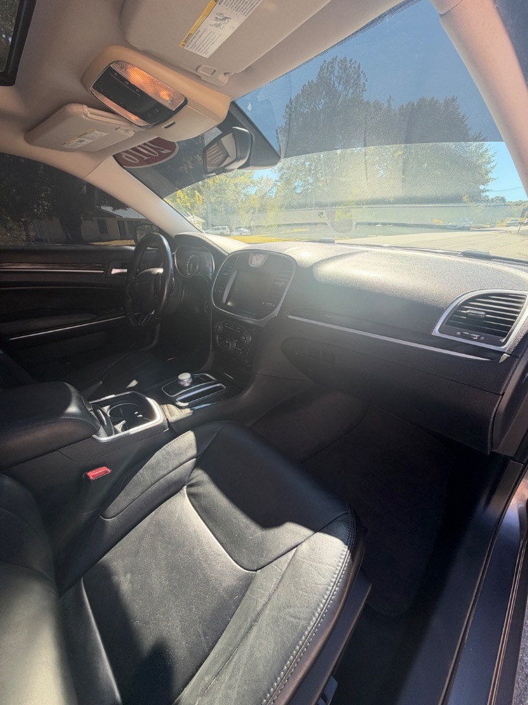 2016 Chrysler 300 - $9,000