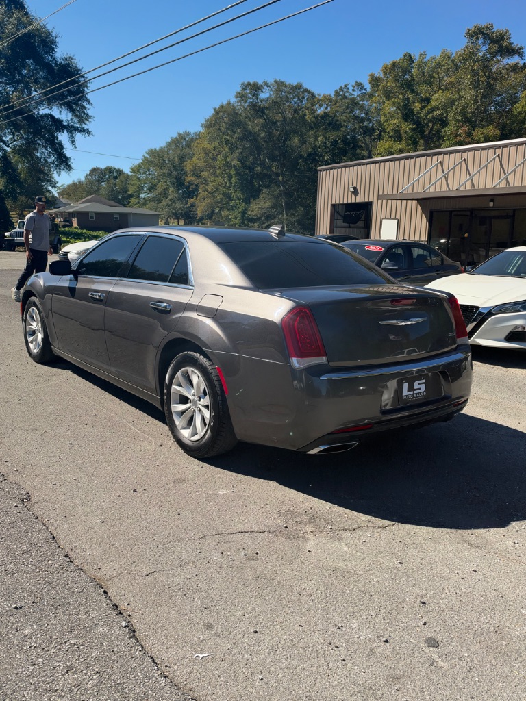 2016 Chrysler 300 - $9,000