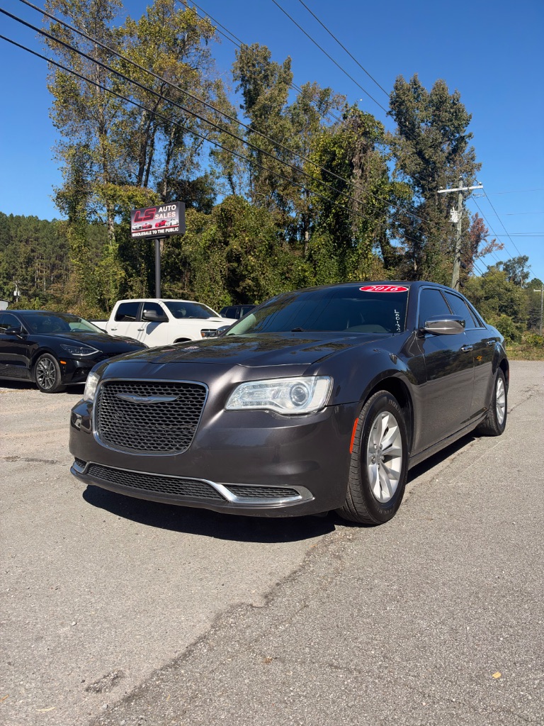 2016 Chrysler 300 - $9,000