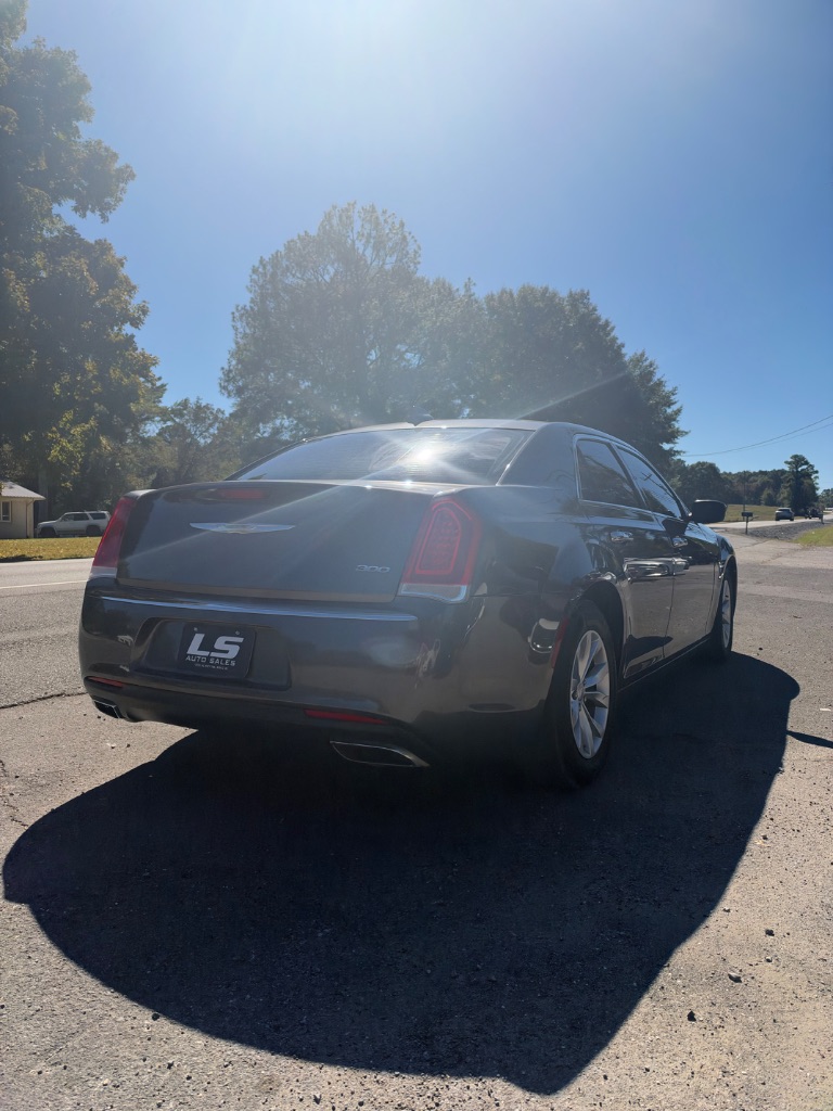 2016 Chrysler 300 - $9,000