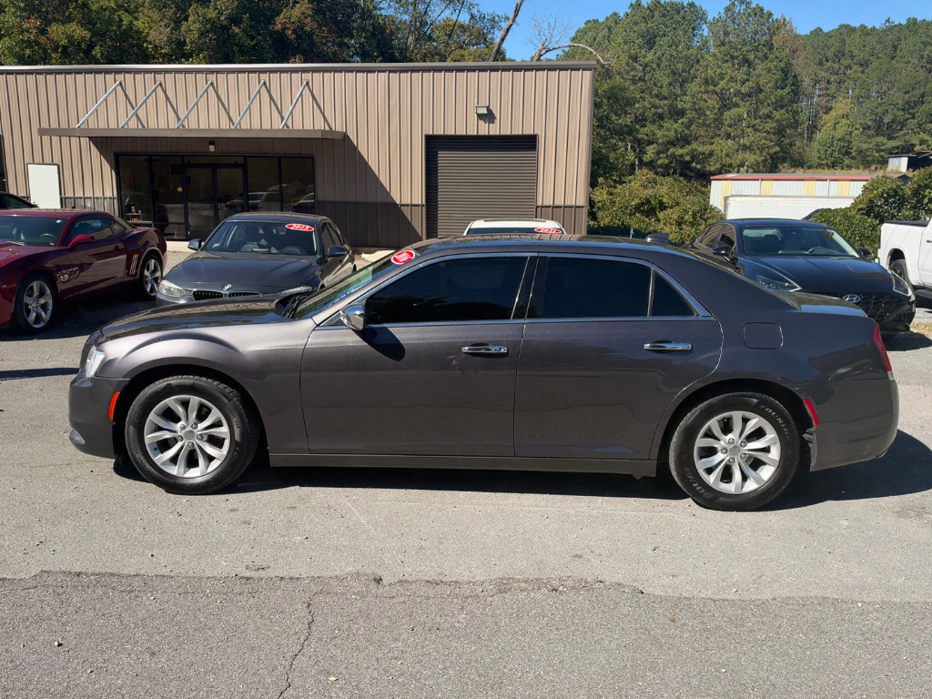 2016 Chrysler 300 - $9,000