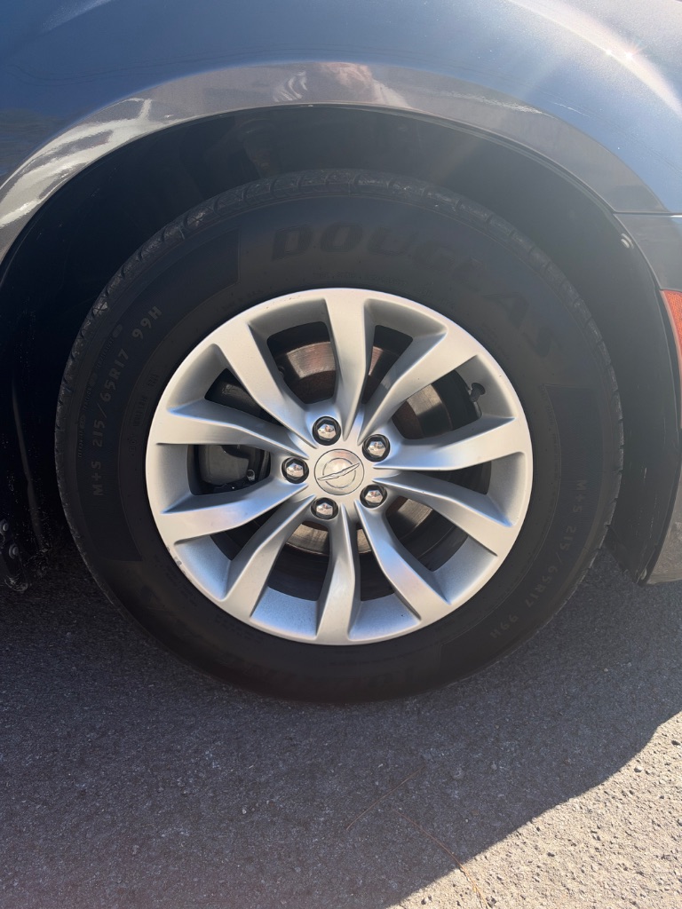 2016 Chrysler 300 - $9,000