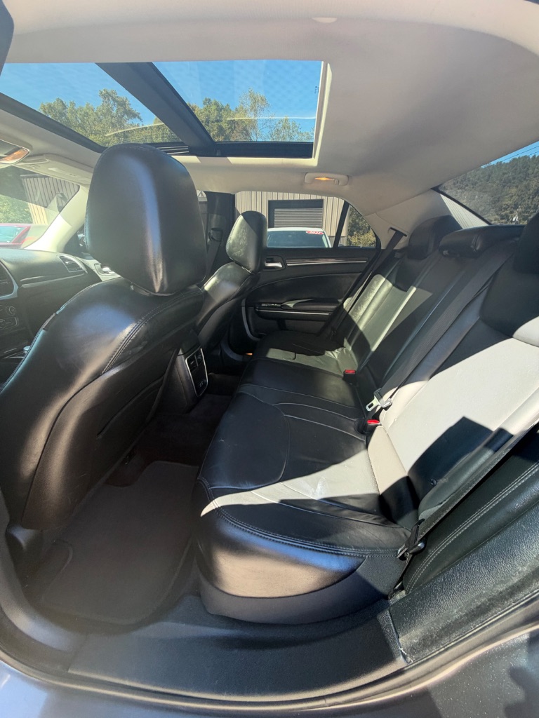 2016 Chrysler 300 - $9,000