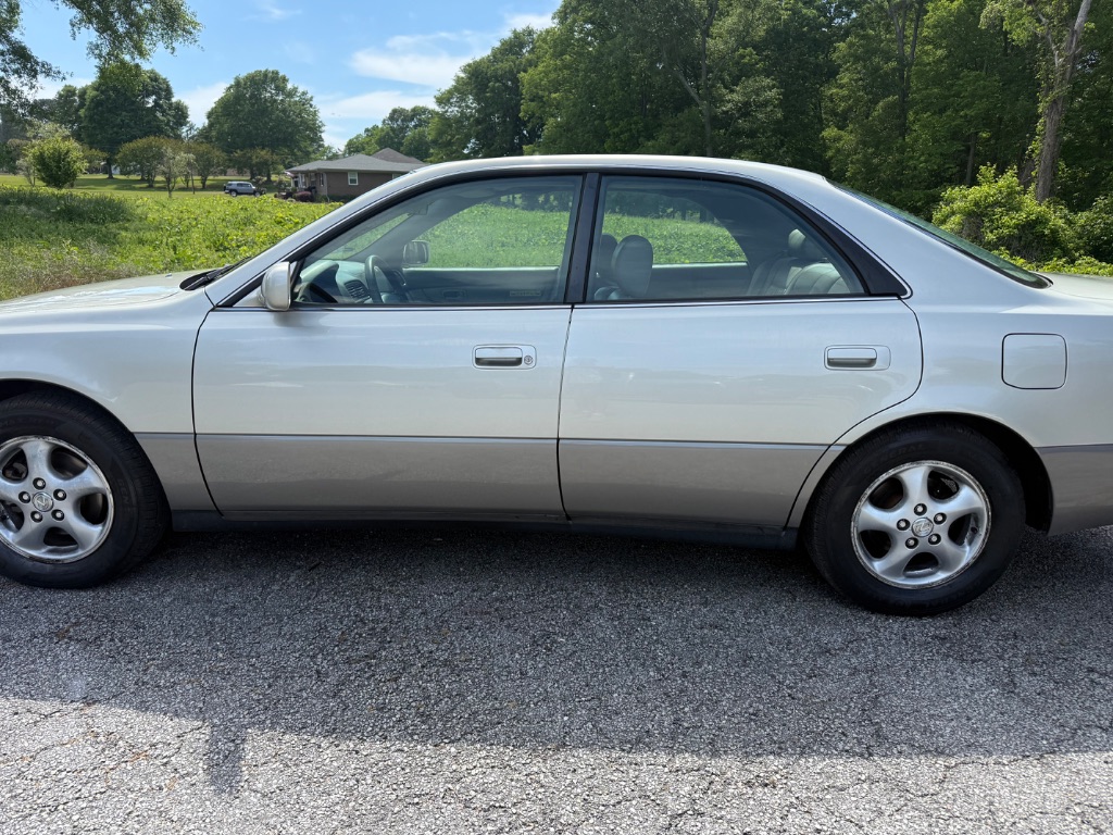 1999 Lexus ES - $4,000