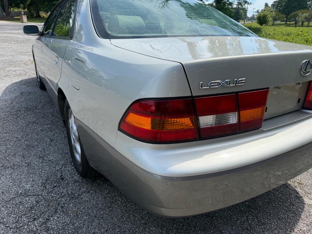 1999 Lexus ES - $4,000