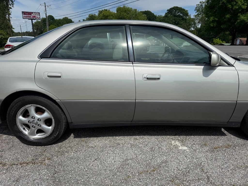 1999 Lexus ES - $4,000
