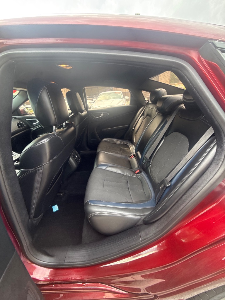2016 Chrysler 200 - $6,500