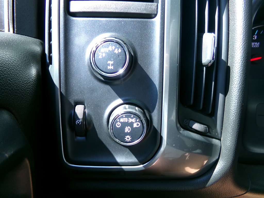 2018 Chevrolet Silverado 1500 - $25,990