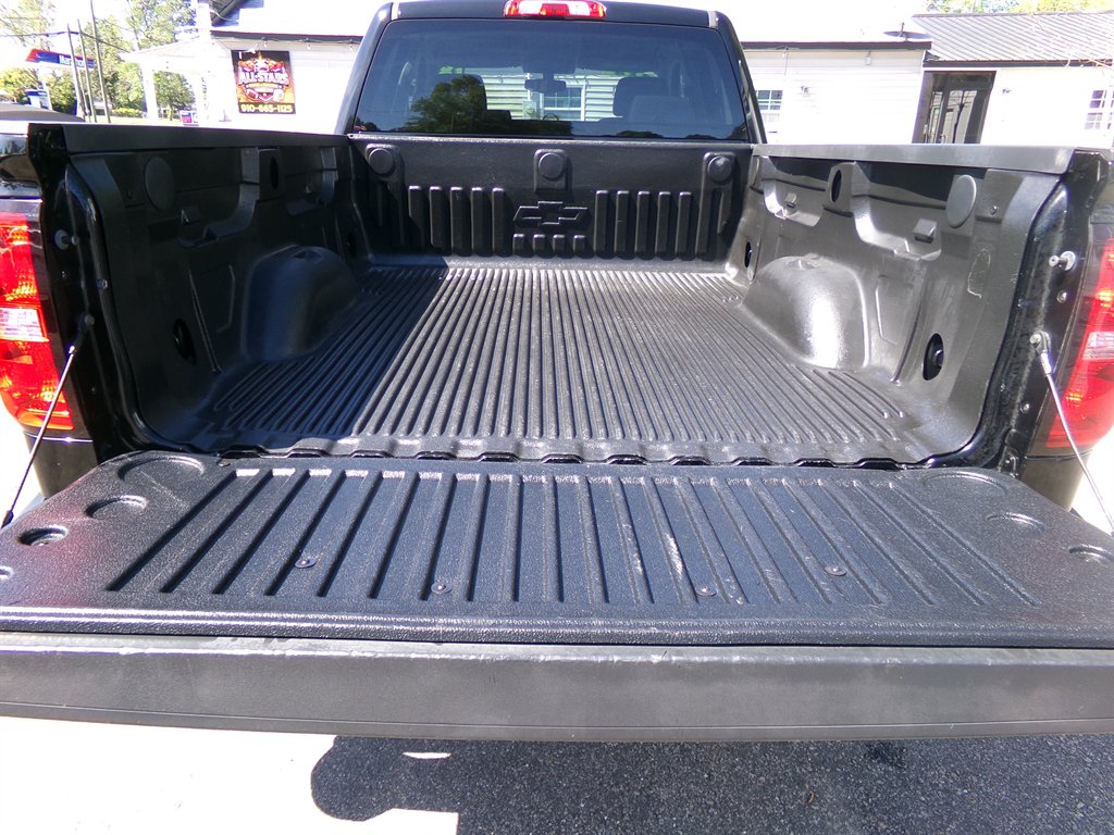 2018 Chevrolet Silverado 1500 - $25,990