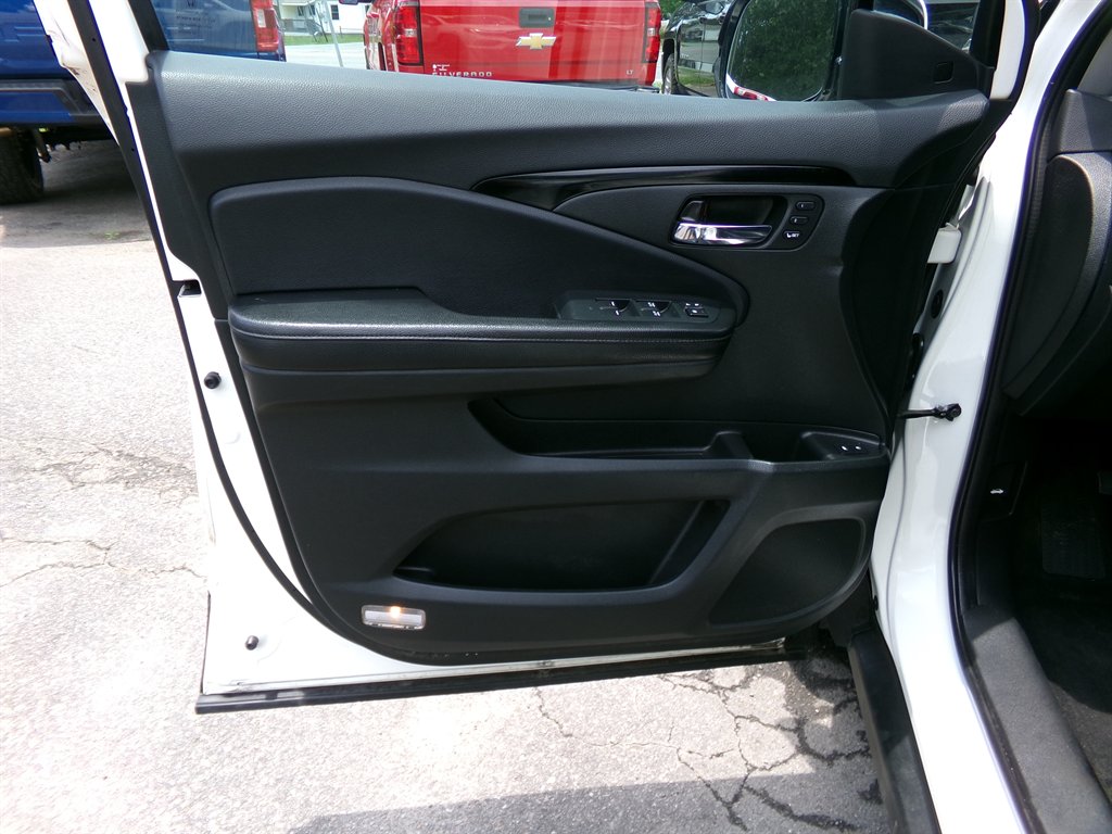 2016 Honda Pilot - $18,990