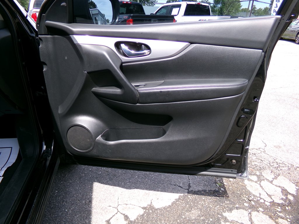 2020 Nissan Rogue - $15,490