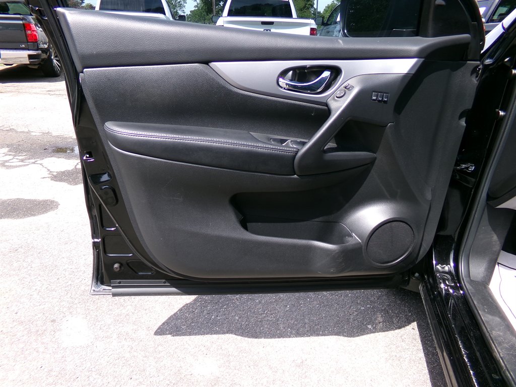 2020 Nissan Rogue - $15,490