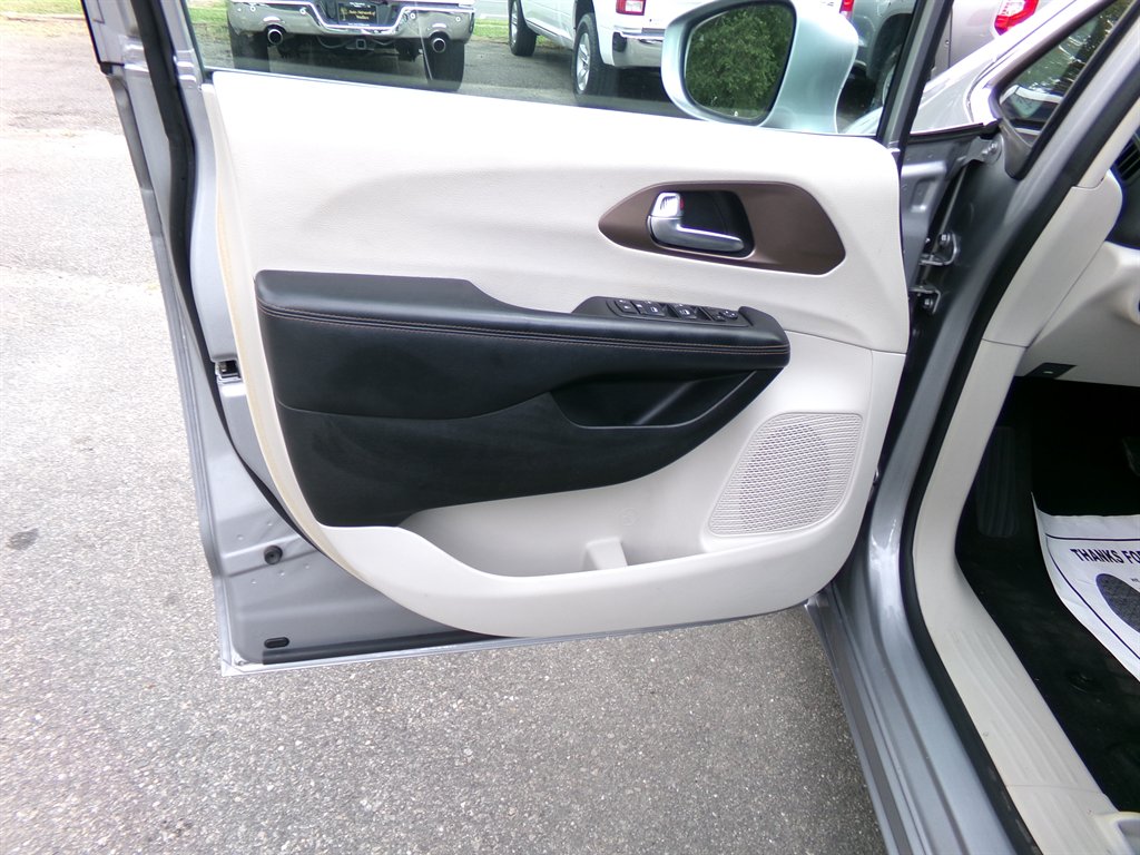 2017 Chrysler Pacifica - $12,990