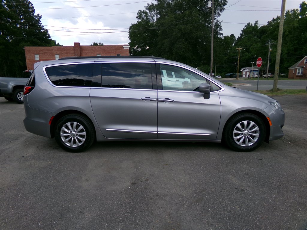 2017 Chrysler Pacifica - $12,990