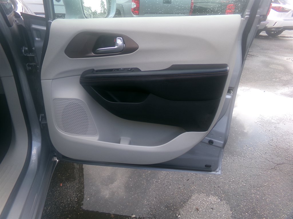 2017 Chrysler Pacifica - $12,990