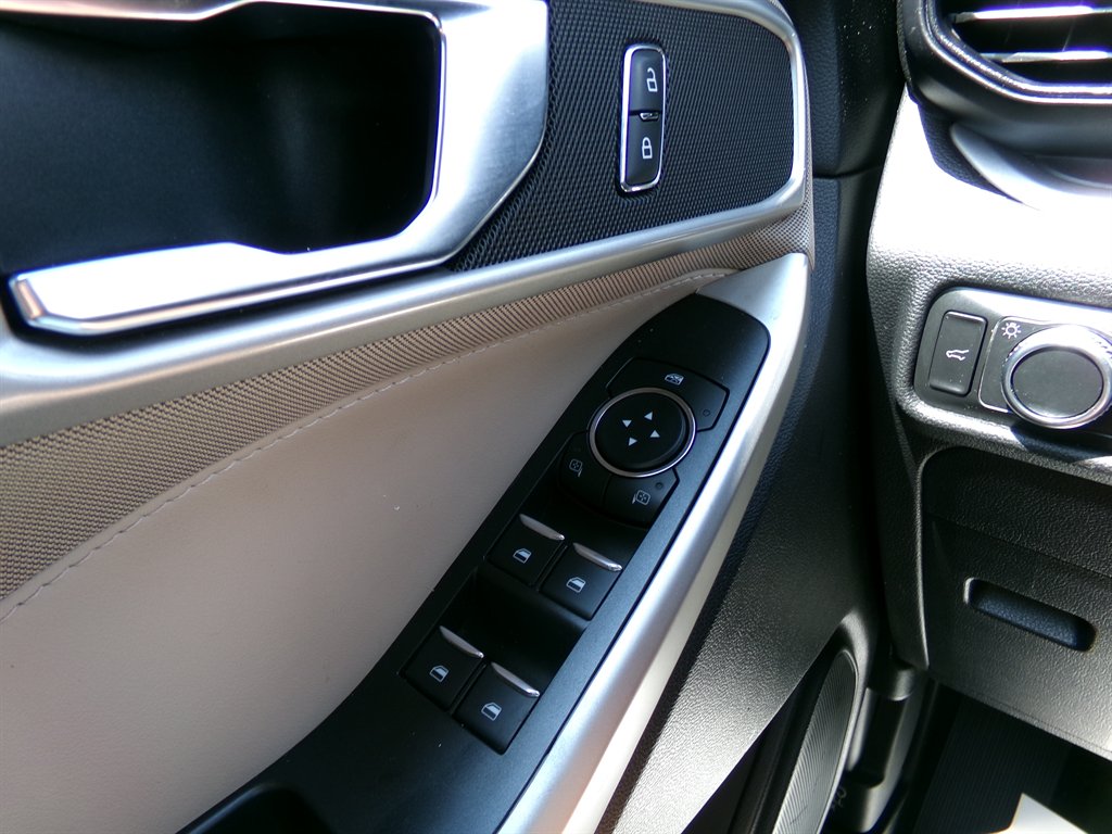 2020 Ford Explorer - $16,995