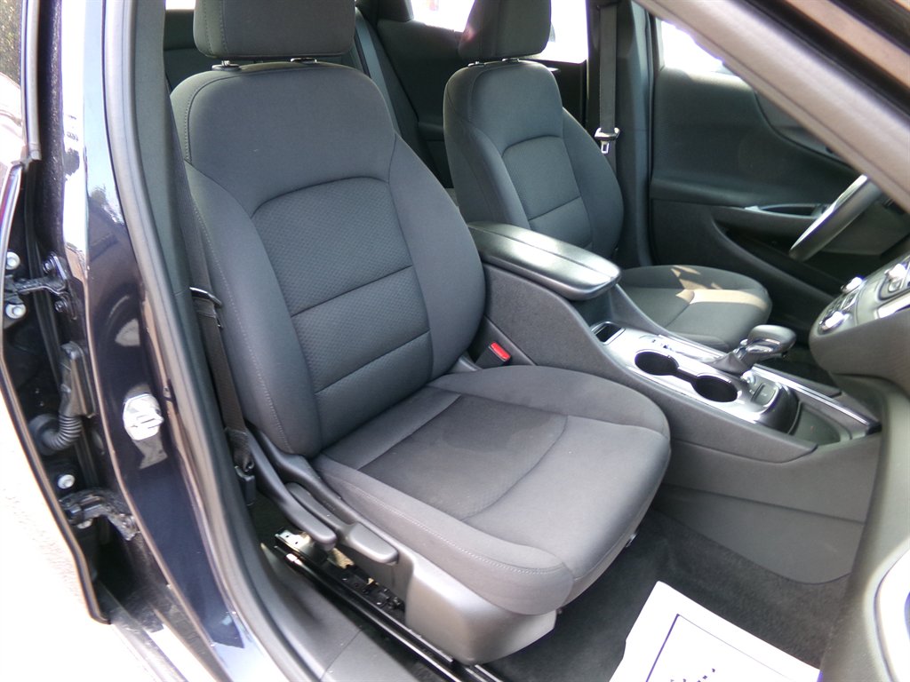 2023 Chevrolet Malibu - $21,990
