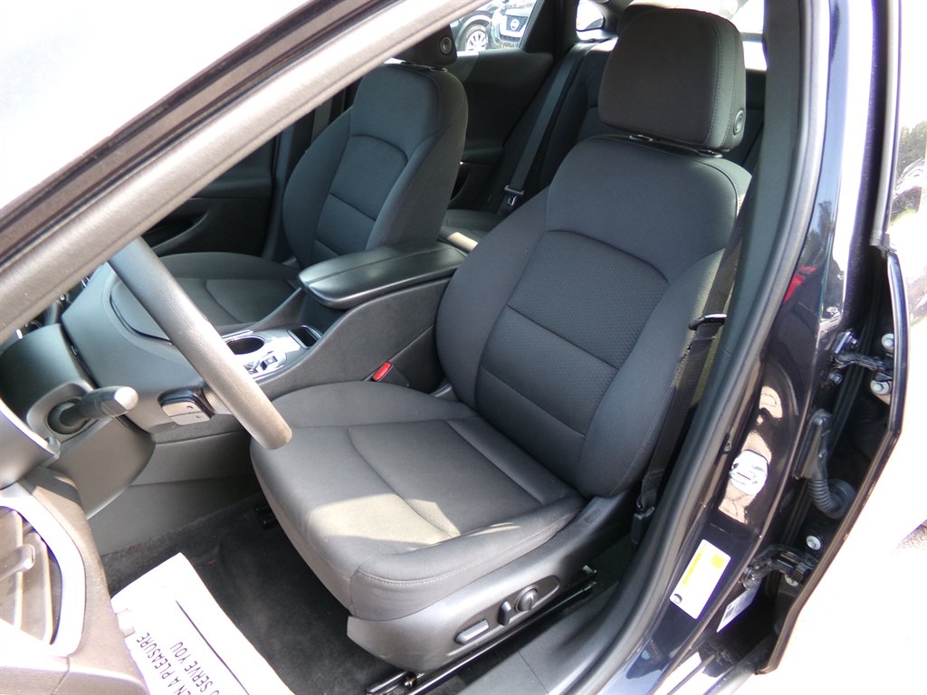 2023 Chevrolet Malibu - $21,990
