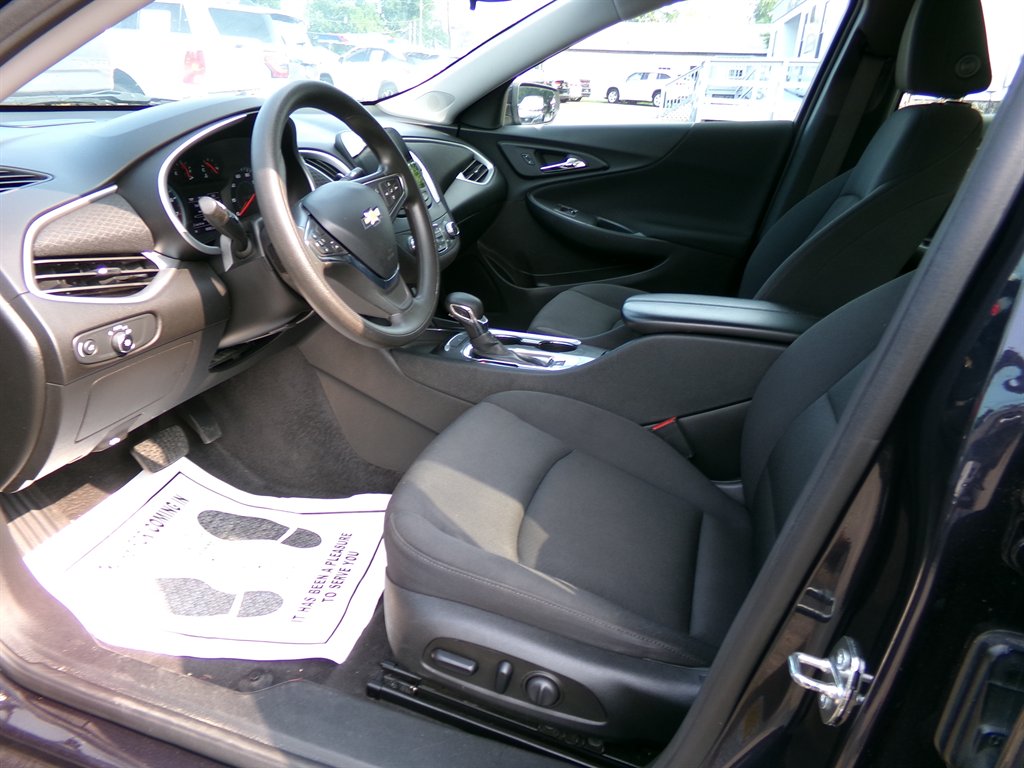 2023 Chevrolet Malibu - $21,990