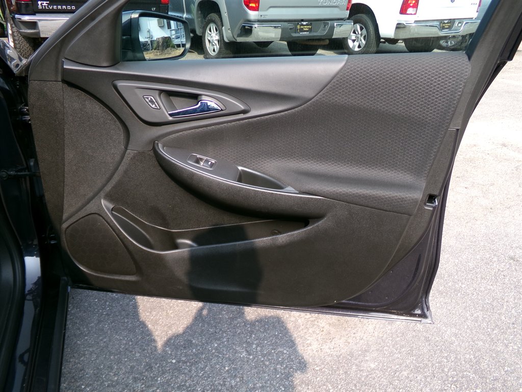 2023 Chevrolet Malibu - $21,990