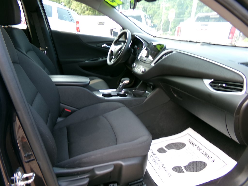 2023 Chevrolet Malibu - $21,990
