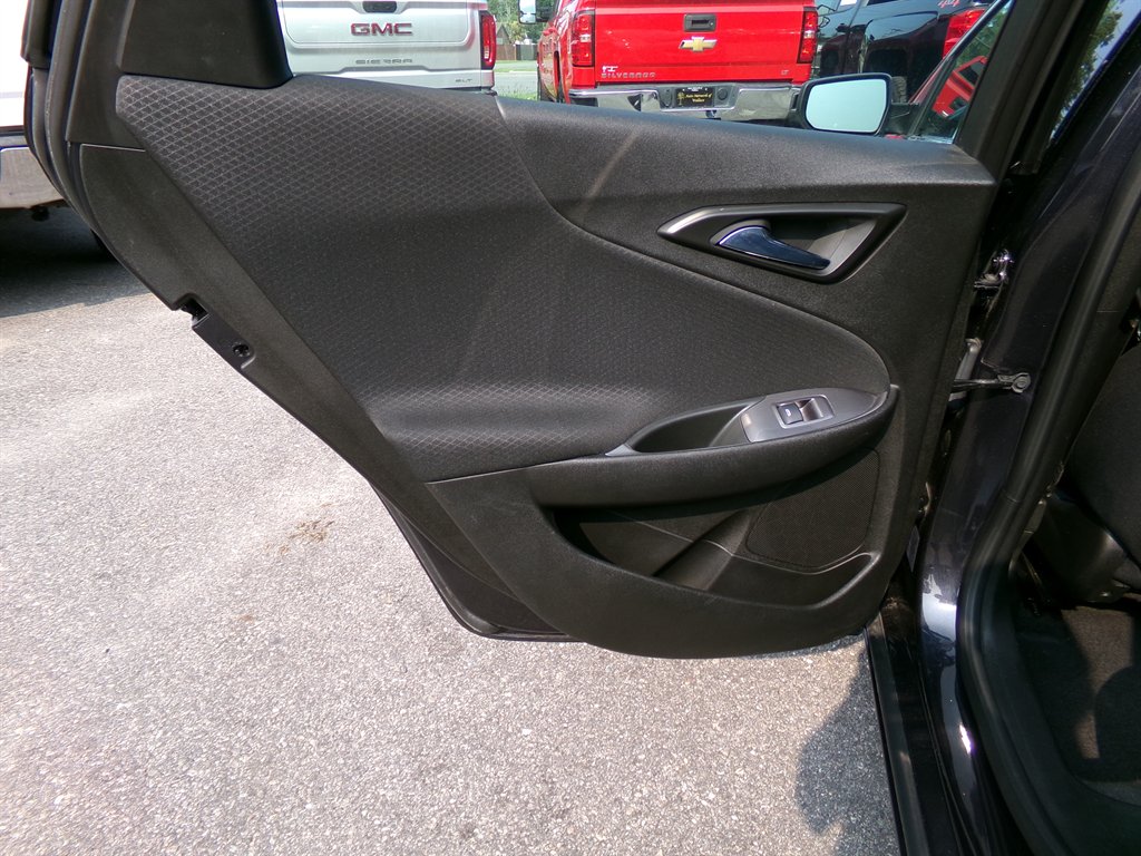 2023 Chevrolet Malibu - $21,990