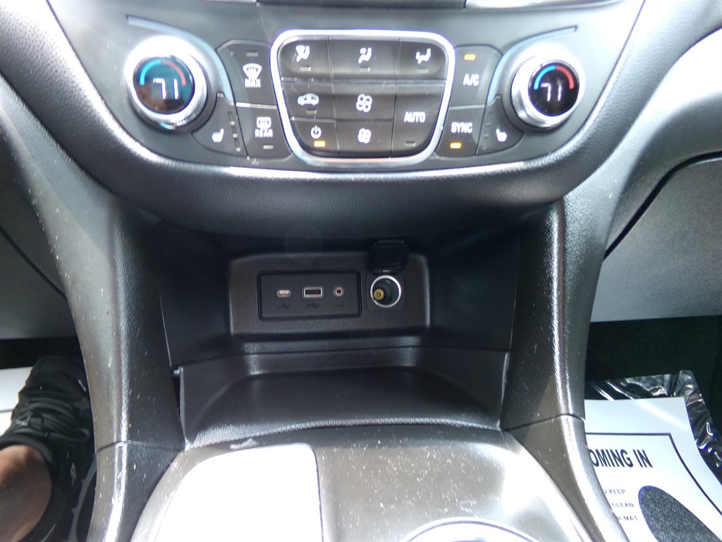 2020 Chevrolet Equinox - $16,990