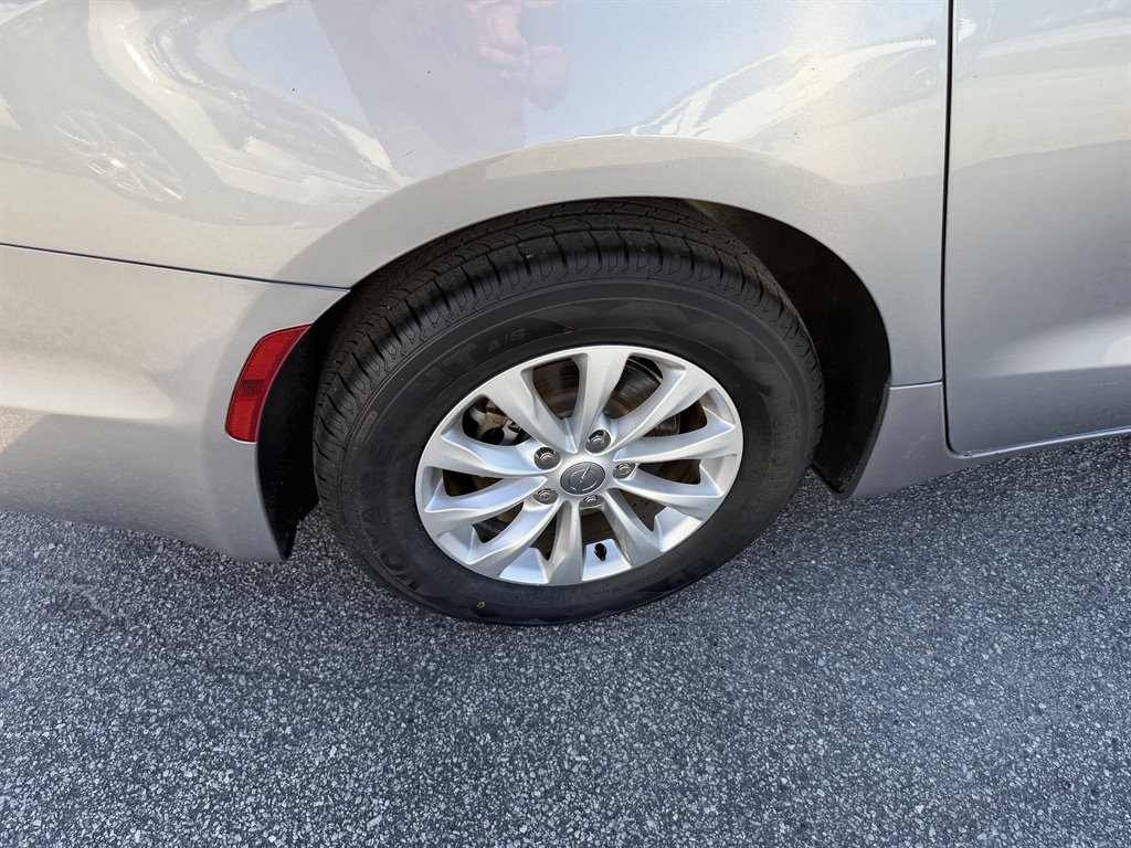 2018 Chrysler Pacifica - $8,990