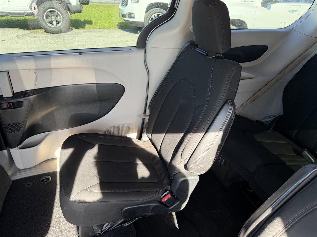 2018 Chrysler Pacifica - $8,990