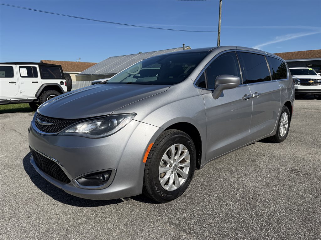 2018 Chrysler Pacifica - $8,990