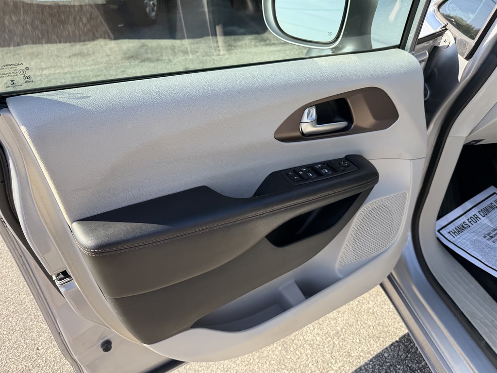 2018 Chrysler Pacifica - $8,990
