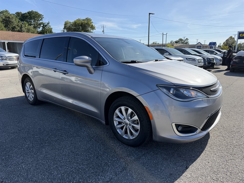 2018 Chrysler Pacifica - $8,990