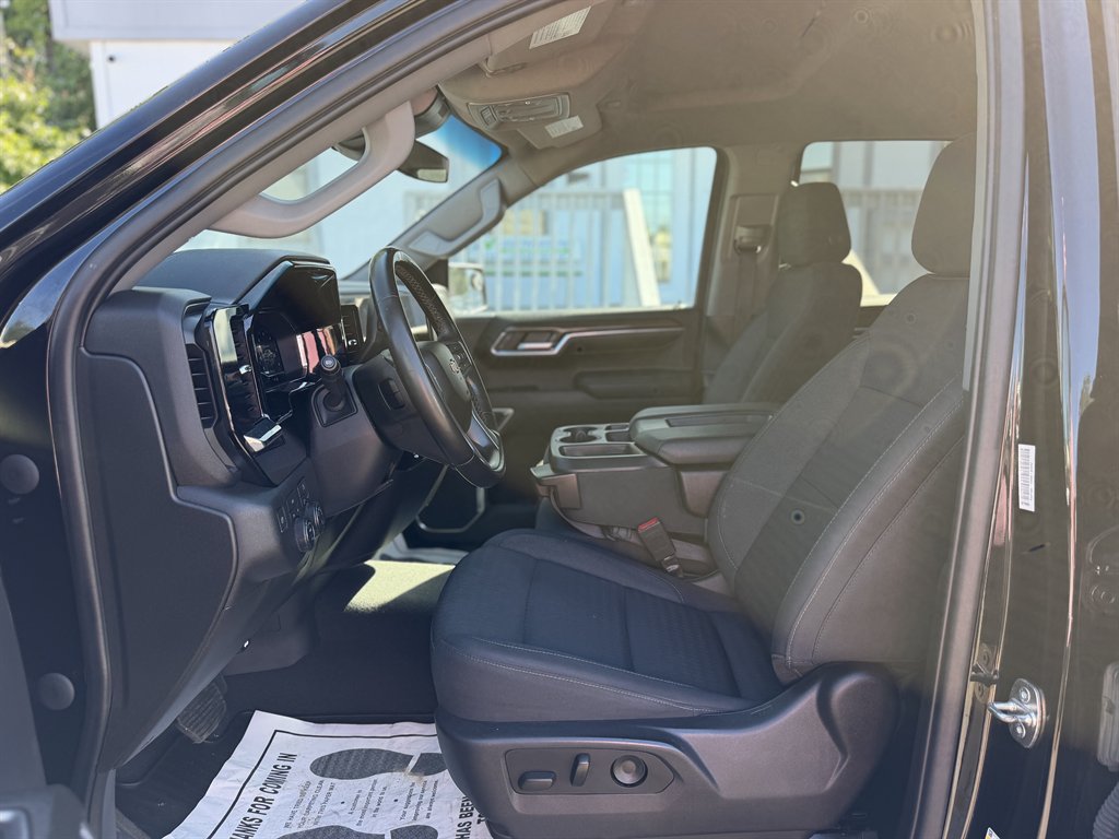 2023 Chevrolet Silverado - $35,995
