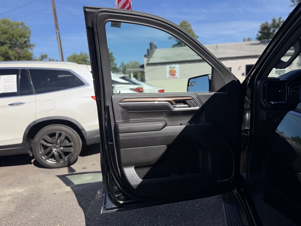 2023 Chevrolet Silverado - $35,995