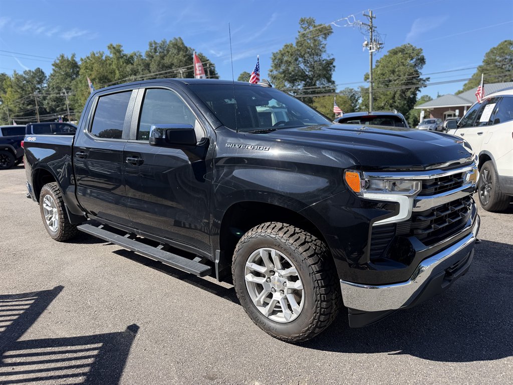2023 Chevrolet Silverado - $35,995