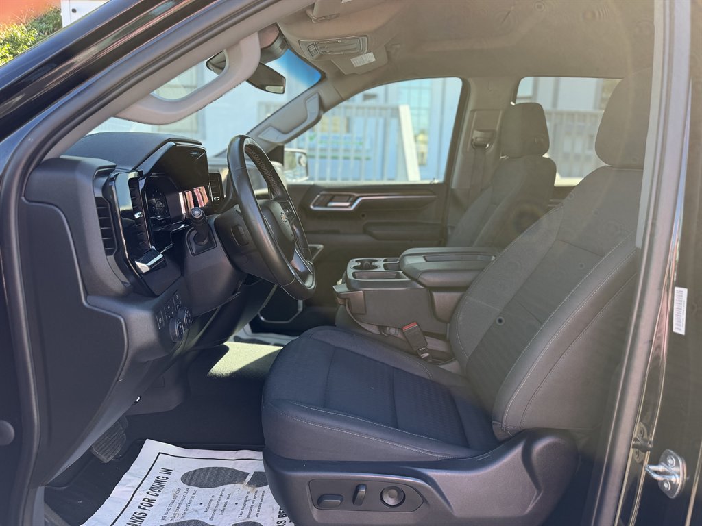 2023 Chevrolet Silverado - $35,995